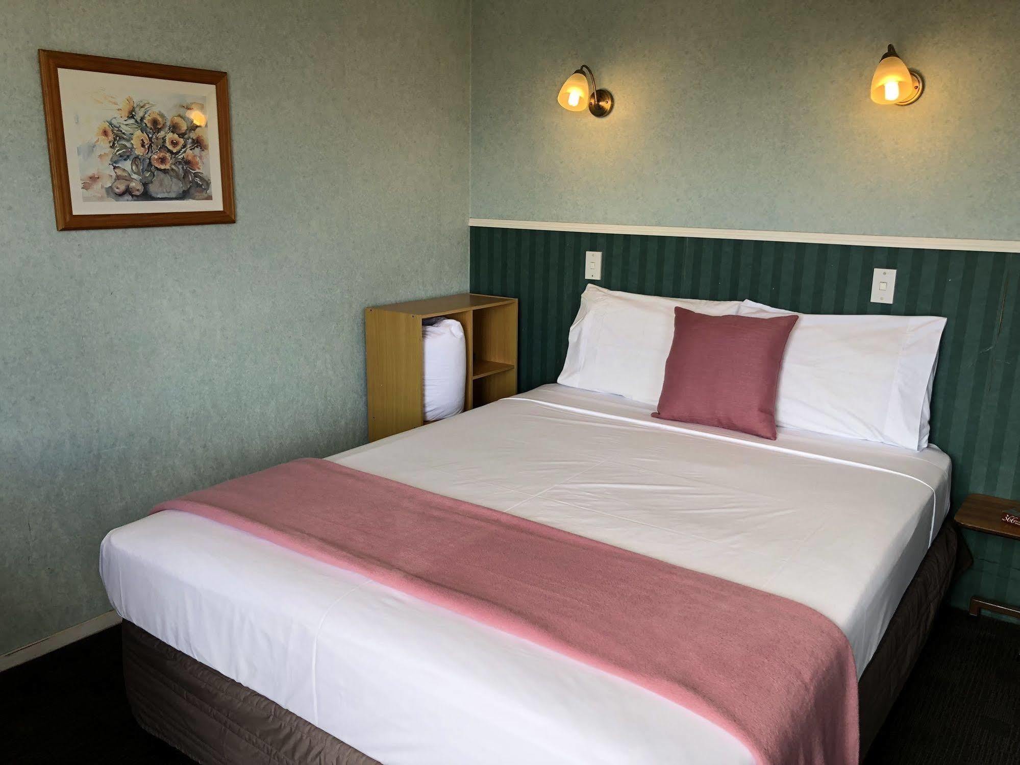 تاوبو Dunrovin Motel المظهر الخارجي الصورة