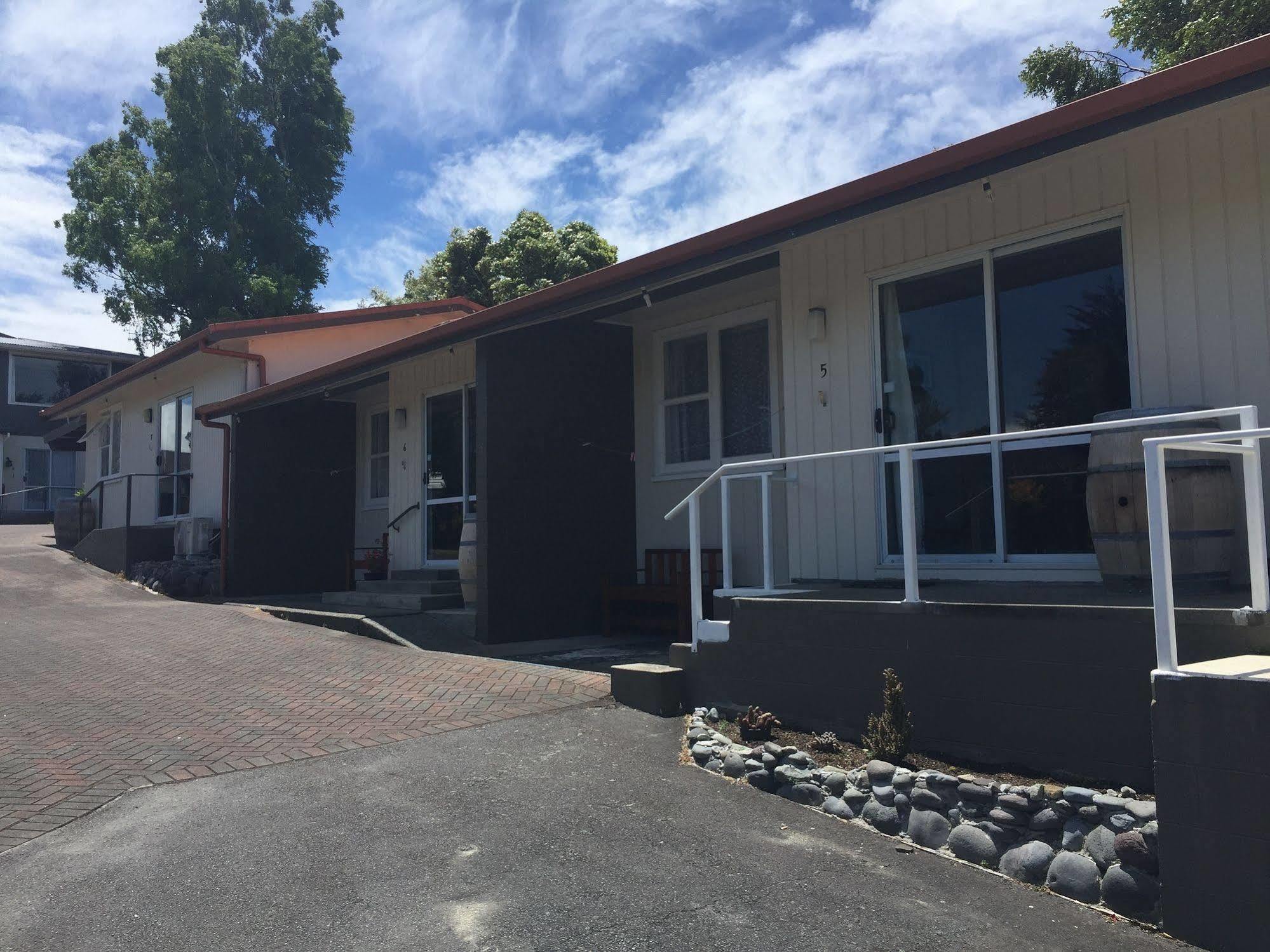 تاوبو Dunrovin Motel المظهر الخارجي الصورة